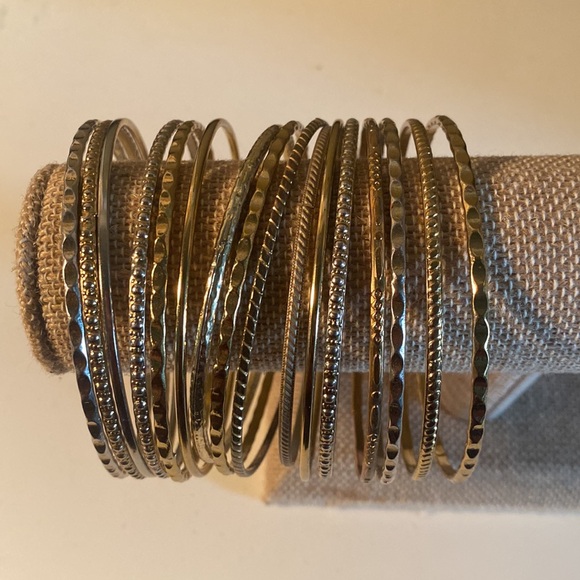 Set of 16 Goldtone Thin Bangles - Picture 5 of 5